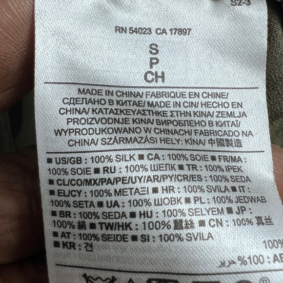 Banana Republic Women 100%Silk Blouse Mandarin Collar Olive Green Size Small NWT - Picture 9 of 9